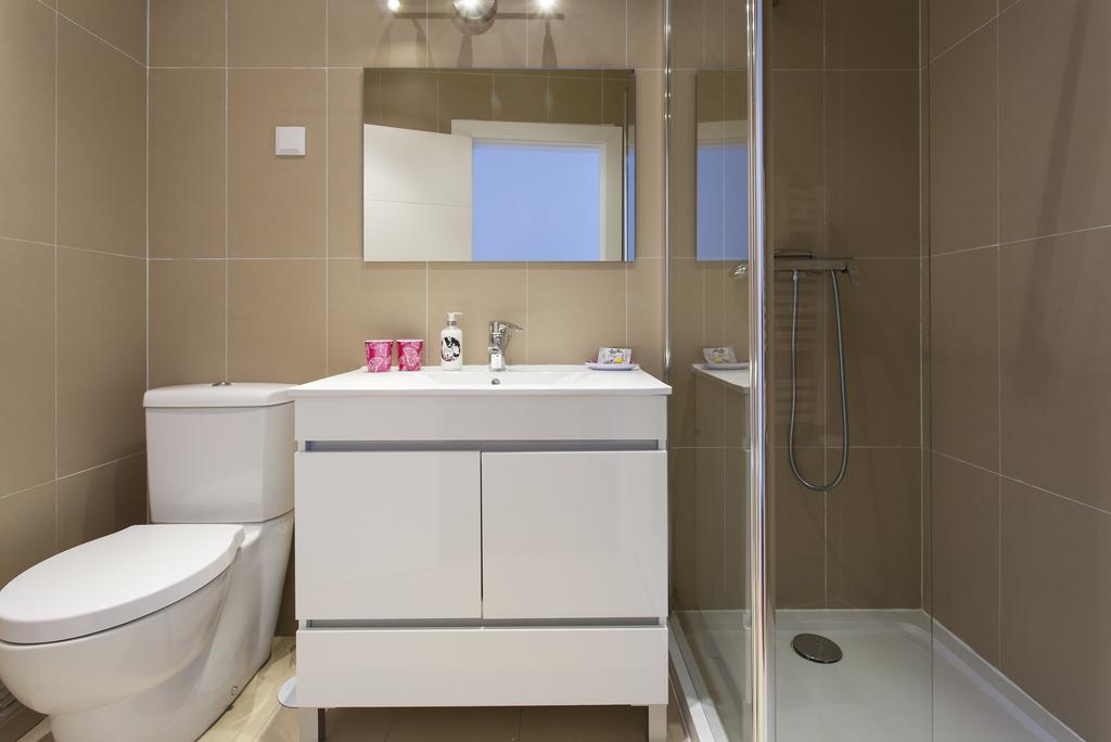 Joivy Joyful 2Br Apt With Terrace Nearby Sao Bento Palace Lisabona Cameră foto