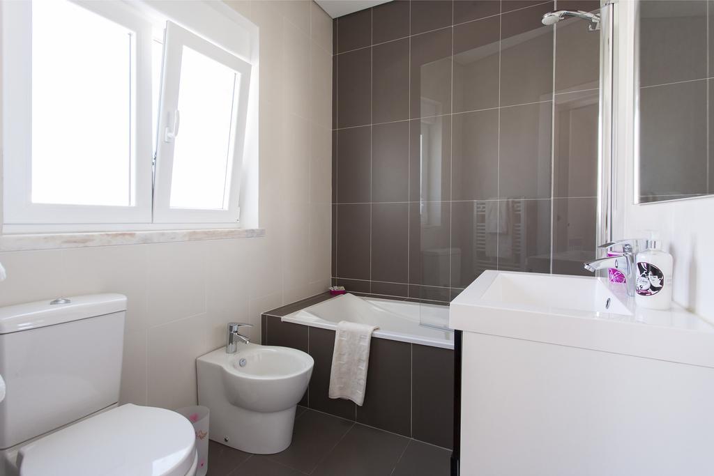 Joivy Joyful 2Br Apt With Terrace Nearby Sao Bento Palace Lisabona Cameră foto